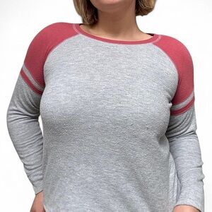 SO Women's Long Sleeve Tee - Light Gray with Pink Shoulders